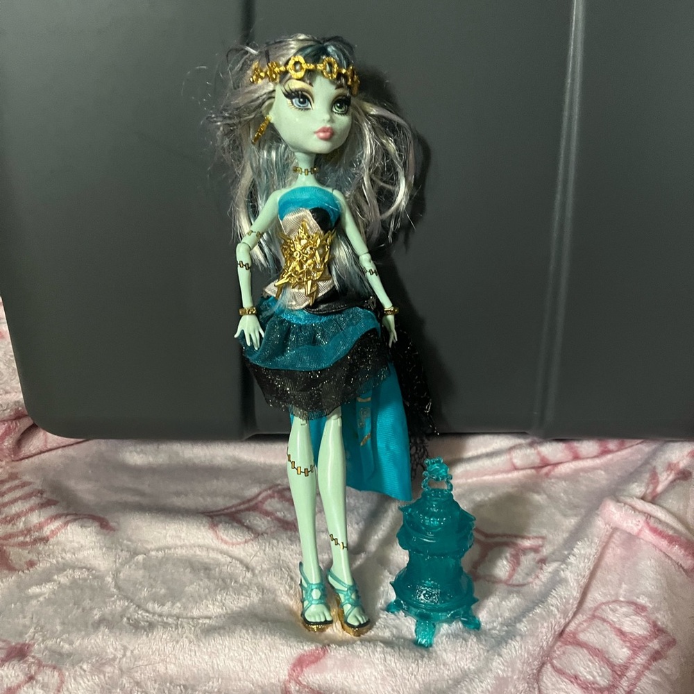 G1 Frankie 13 wishes monster high doll